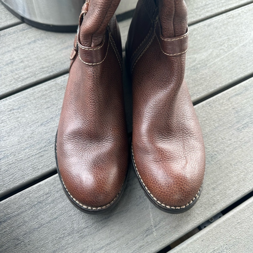 Sofft Tan Leather Texture